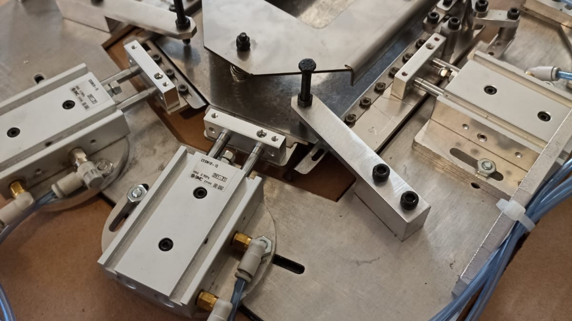 En SEMSI fabricamos fixturas para máquinas embolsadoras PFAFF y DURKOPP ADLER